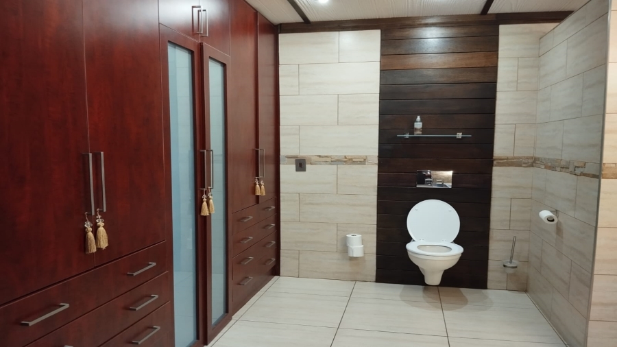 5 Bedroom Property for Sale in Van Der Hoff Park North West